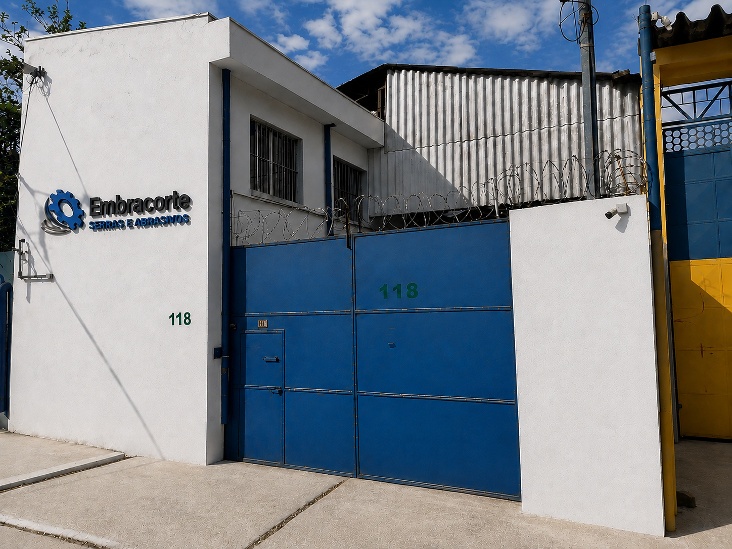 Fachada da Embracorte, indústria de serras e abrasivos em São Paulo.